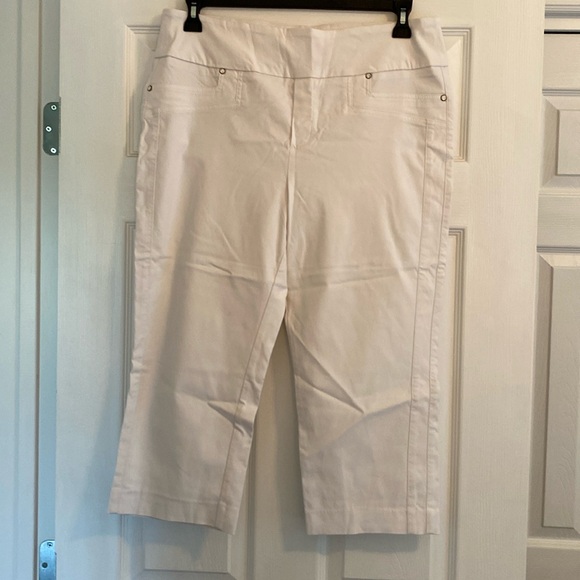 Simon Chang Pants - 24. Simon Chang Capris Size 14 White